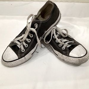 Black and white Converse size Men’s 6 Women’s 8